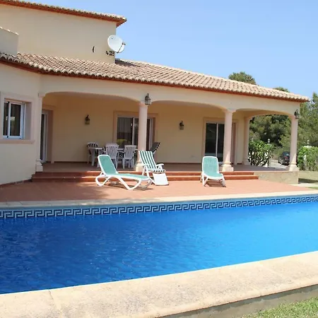 빌라 Con Piscina En *